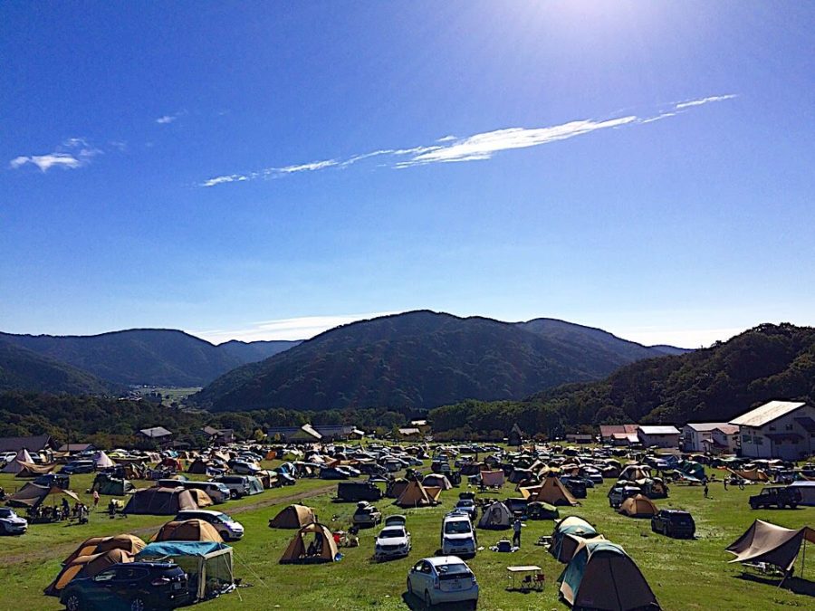 マキノ高原キャンプ場は山を感じる抜群の開放感！