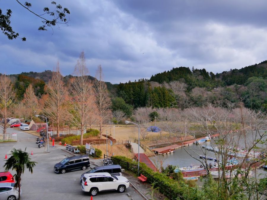 稲ヶ崎キャンプ場（千葉県）は、のんびり池を眺めて過ごすキャンプ場